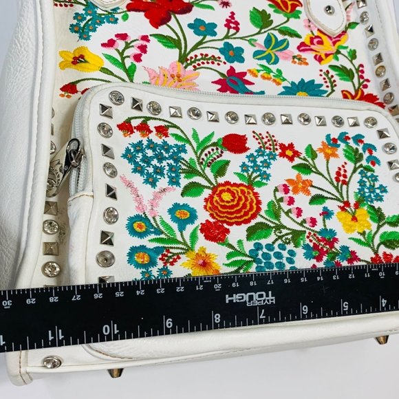 MONTANA WEST
White Floral Embroidered Shoulder Bag
ccw compatible - Picture 16 of 16